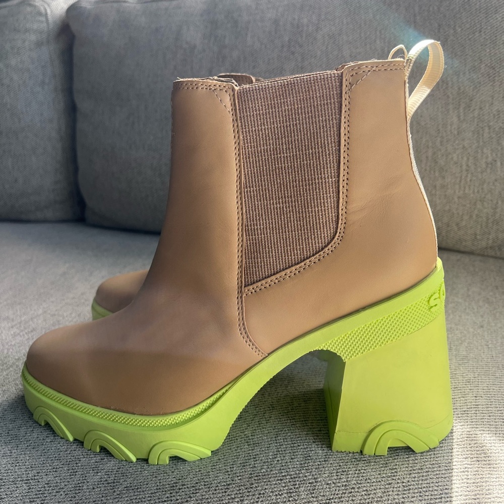 Sorel Tan and Green Waterproof Boots